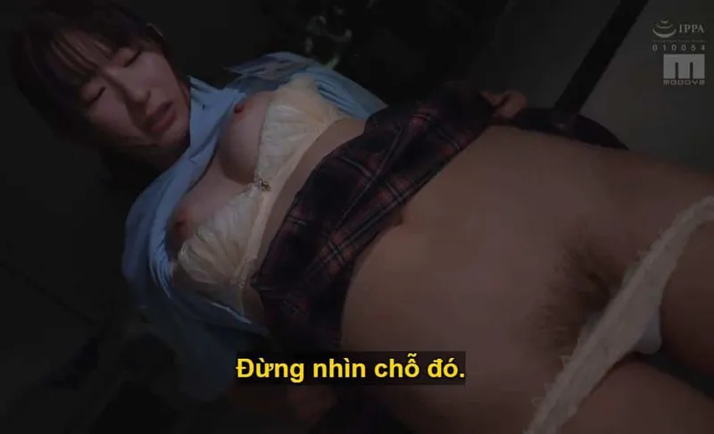 Sếp lớn đang mưu tính "xử đẹp" cô em dưới quyền kiêu kỳ lười nhác, suốt ngày chỉ chăm chăm chat chit với người yêu.